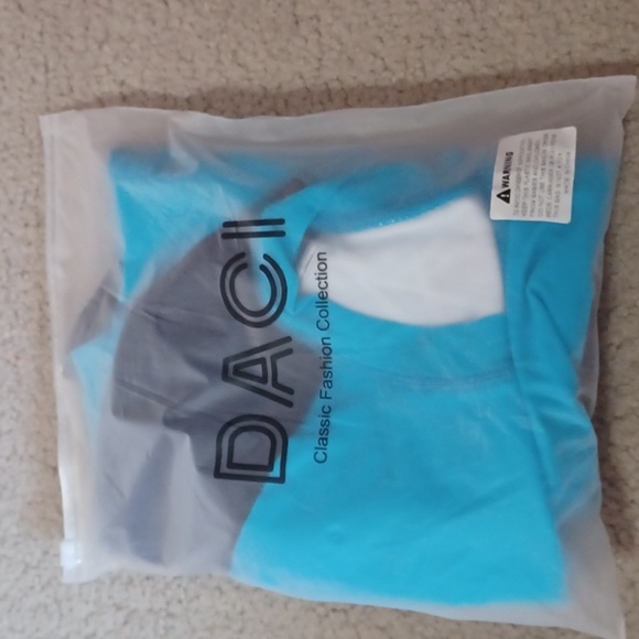 Daci Women's Rash Guard - Picture 9 of 11